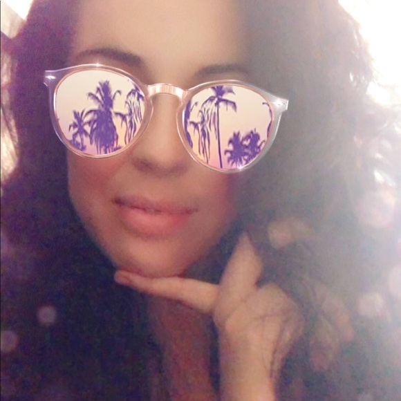 Meet your Posher, Candyce - Picture 6 of 8